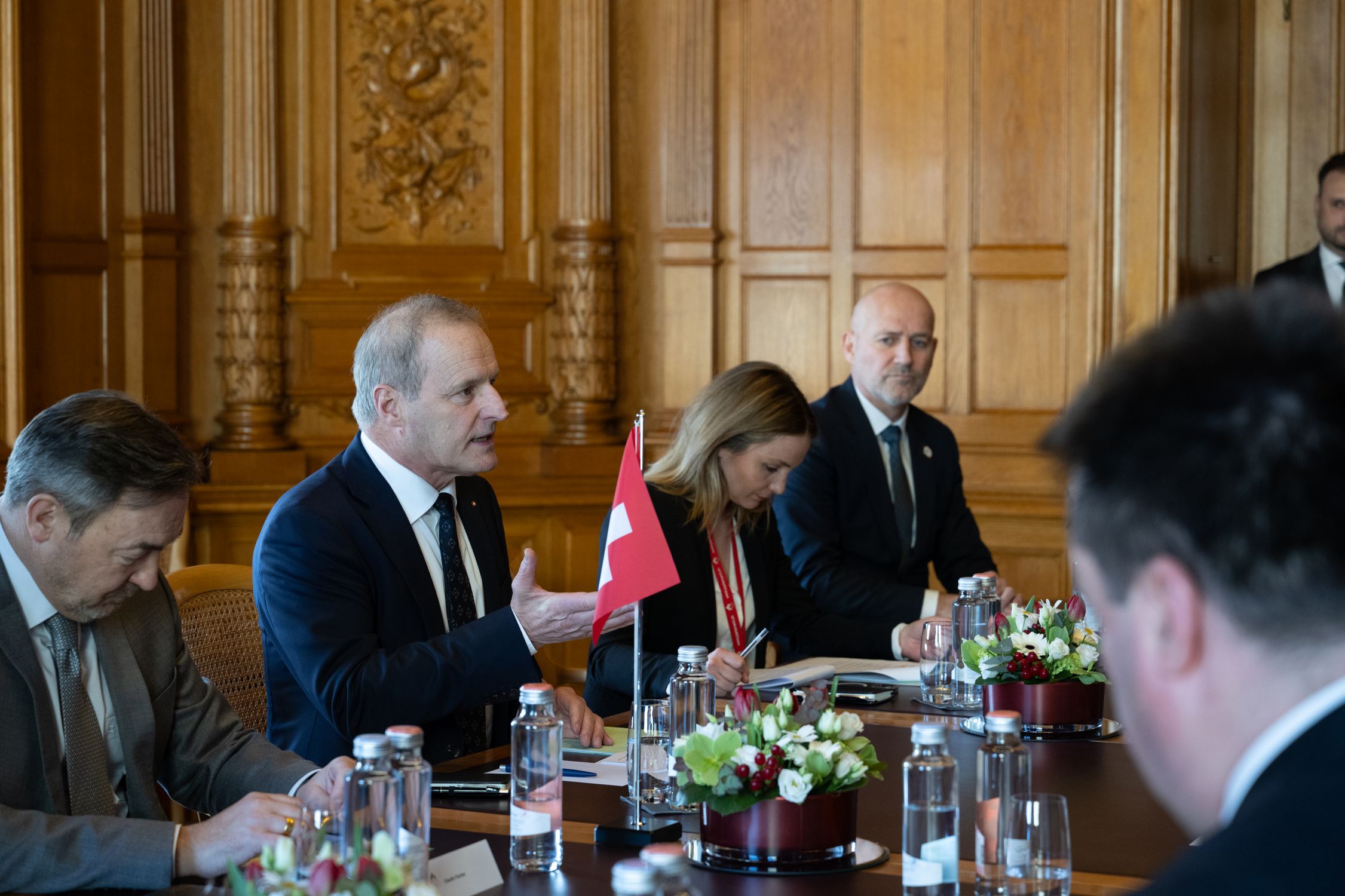 Initiative: SSR 200 francs ça suffit!